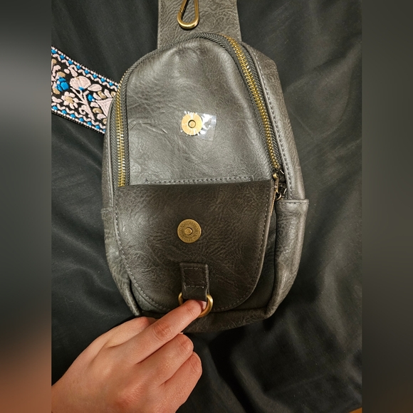 Brand new never used crossbody purse bag the classy cloth brand - Picture 3 of 5